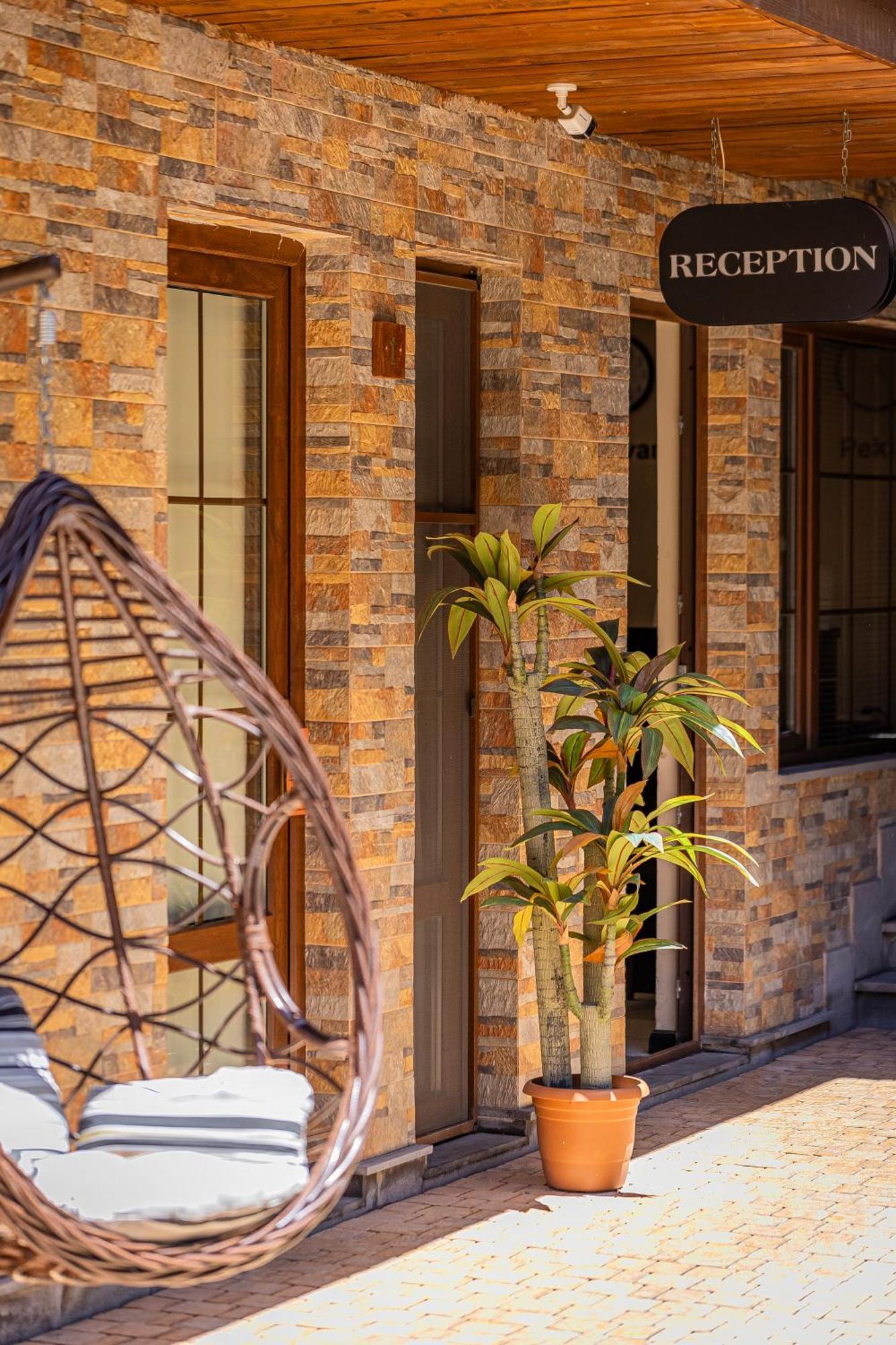 Boutique Living Hotel Erevan Exterior foto