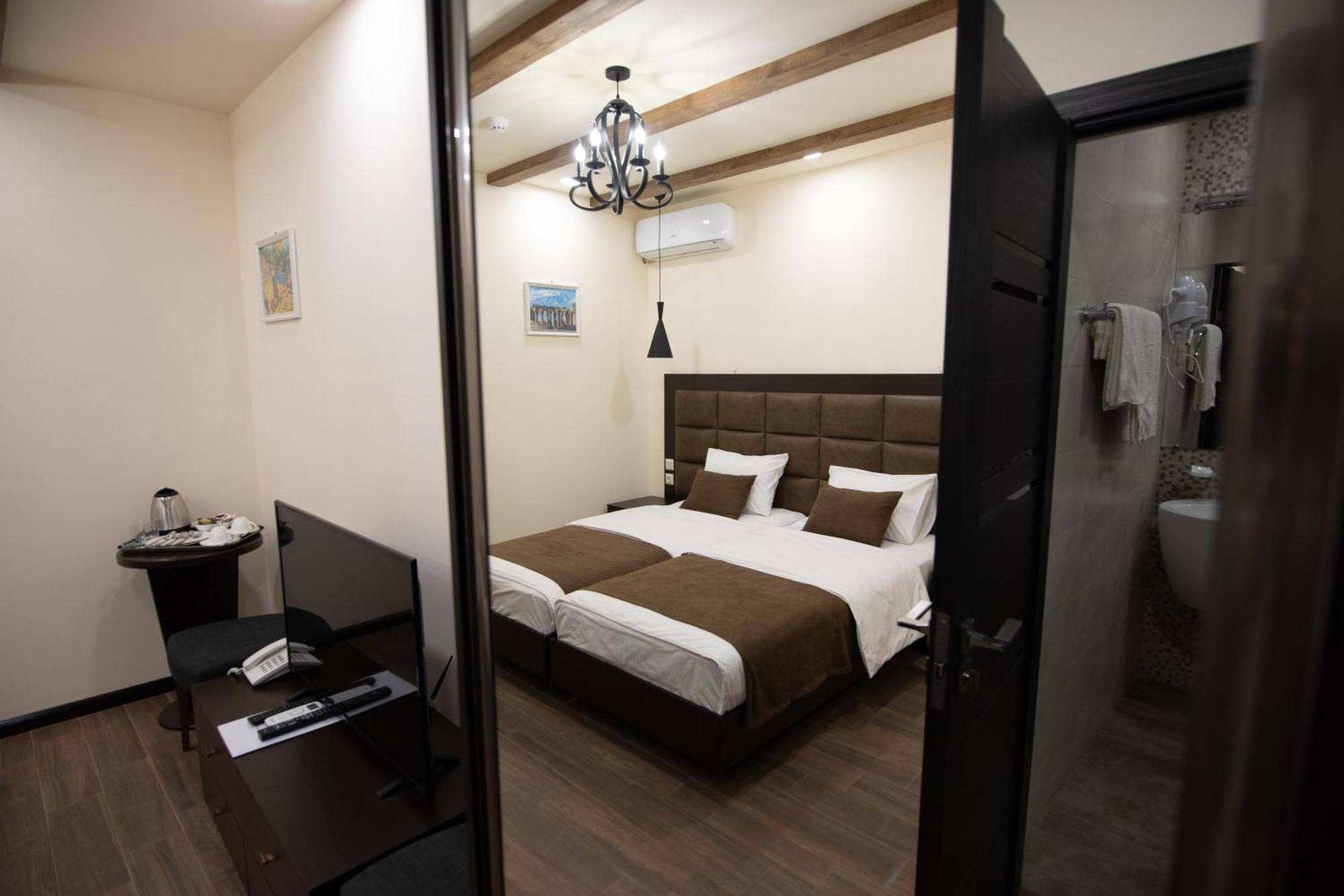 Boutique Living Hotel Erevan Exterior foto