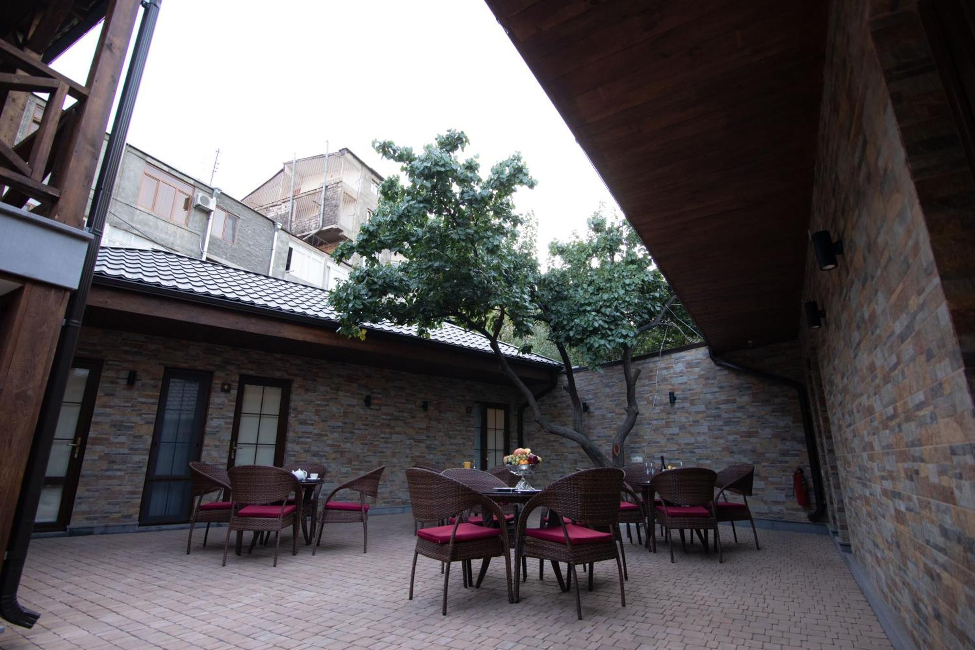 Boutique Living Hotel Erevan Exterior foto
