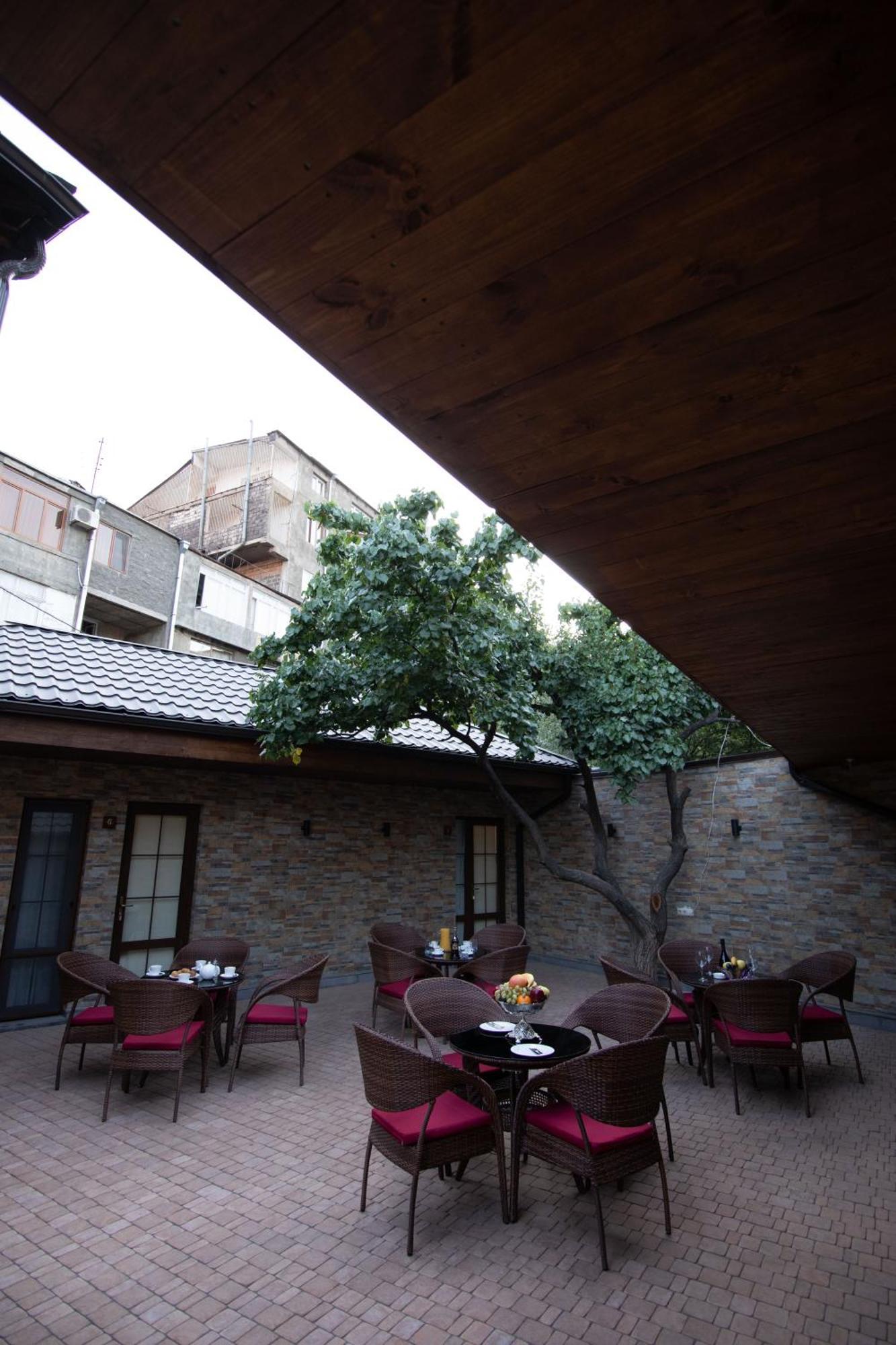 Boutique Living Hotel Erevan Exterior foto