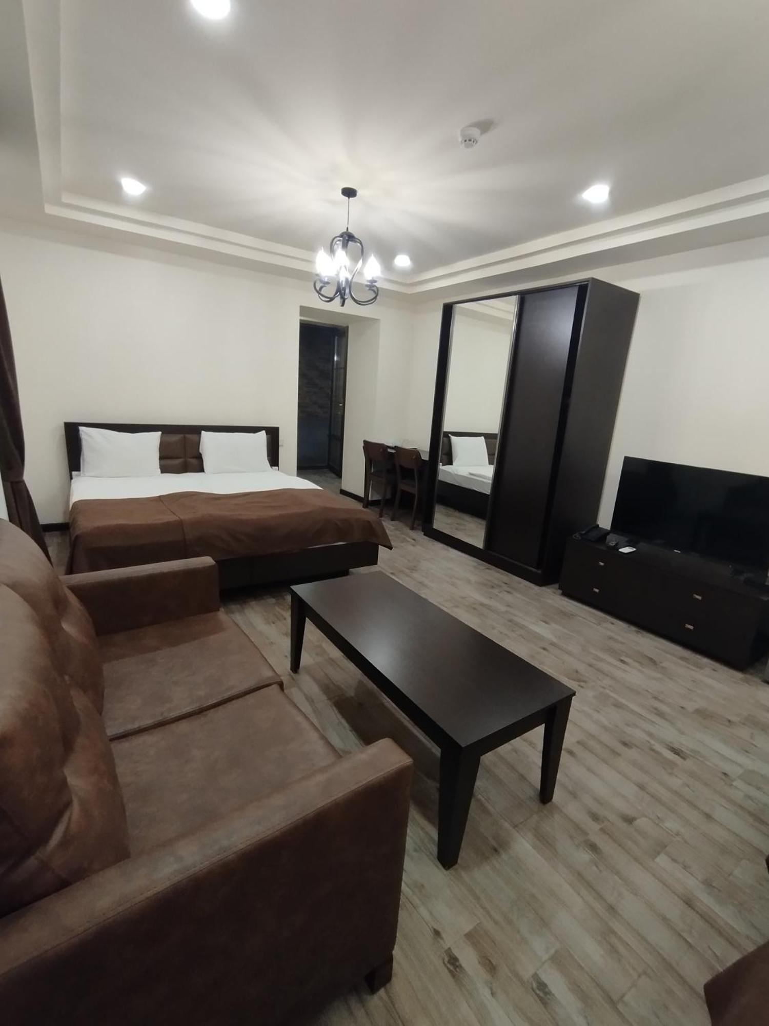 Boutique Living Hotel Erevan Exterior foto